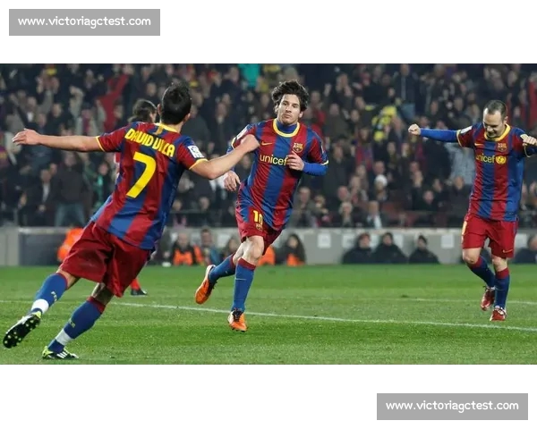 激情四溢的足球赛场：精彩比分揭晓，球队奋勇拼搏为荣誉而战